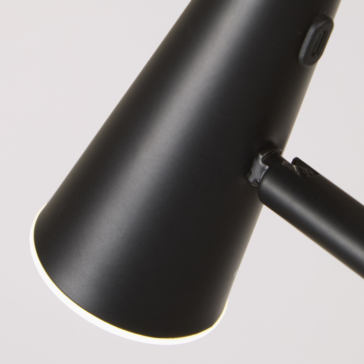 B-Ware Searchlight Stehleuchte Bodenlampe Led Akku Schwarz Matt Eisen Dimmbar Usb - 5053423298627