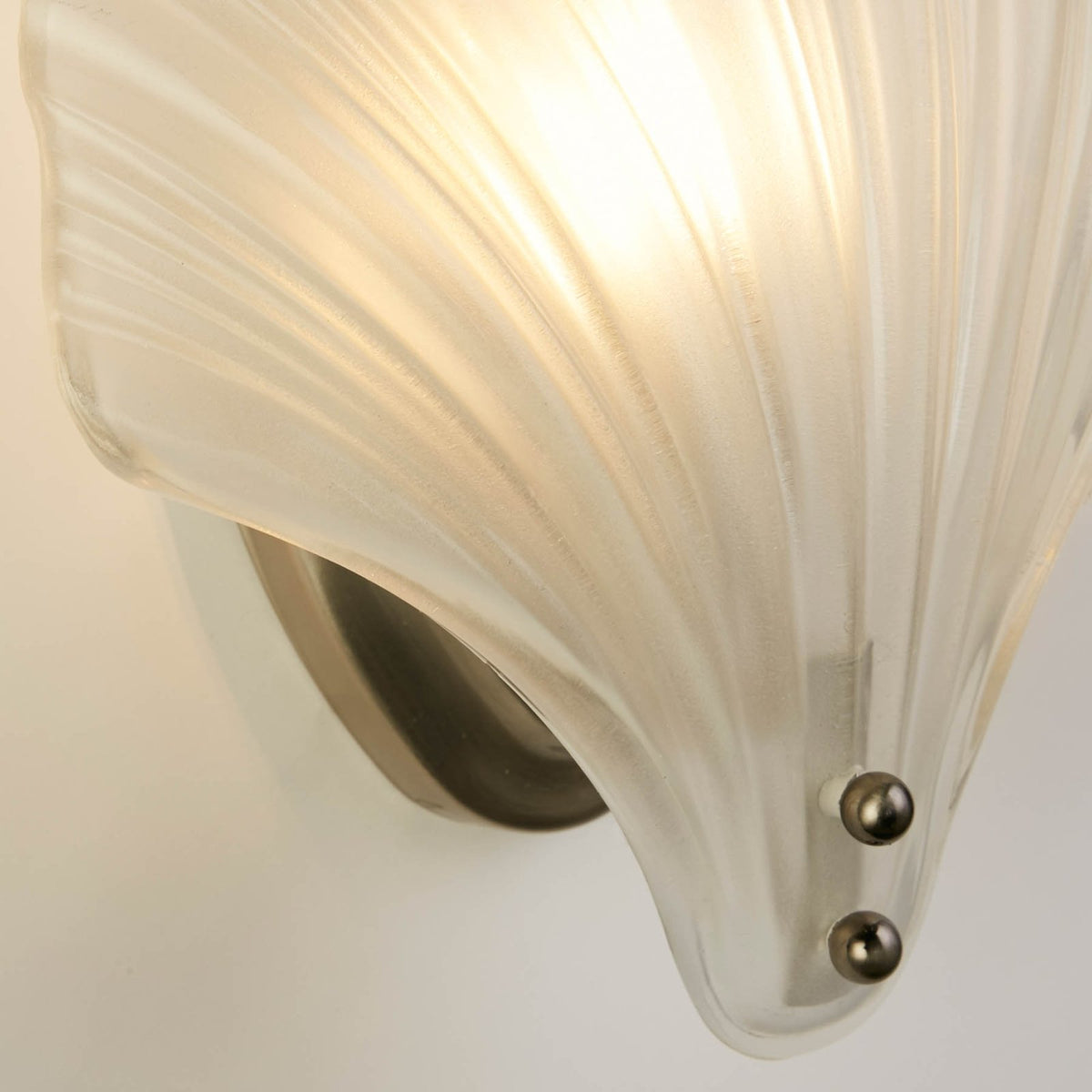 Searchlight Wandleuchte Leuchte Shell weiß satiniert Muschelform Glas IP44102 - 5053423271125