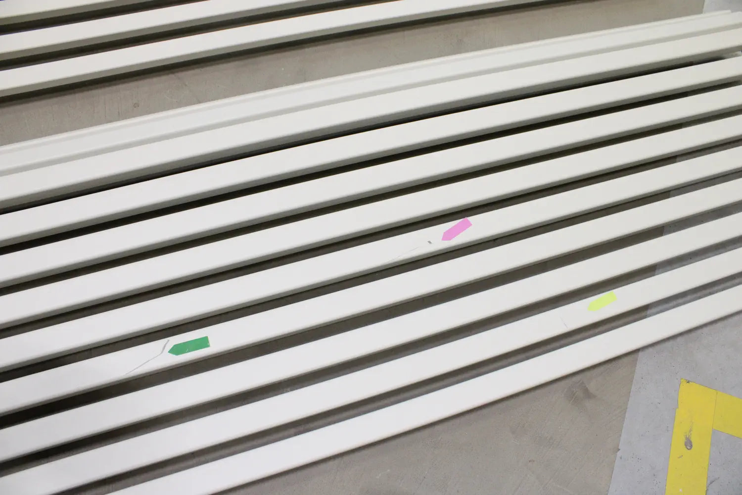 B-Ware Emu Segno Gartenbank Sitzbank Bank 128cm Stahl Weiß Outdoor Siehe Text/Foto - 8021988493679