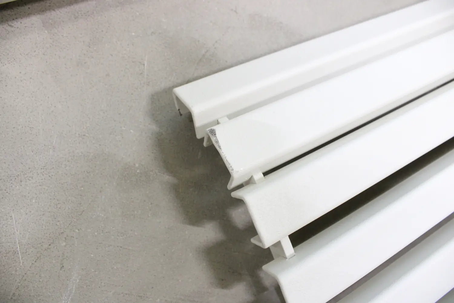 B-Ware Emu Segno Gartenbank Sitzbank Bank 128cm Stahl Weiß Outdoor Siehe Text/Foto - 8021988493679