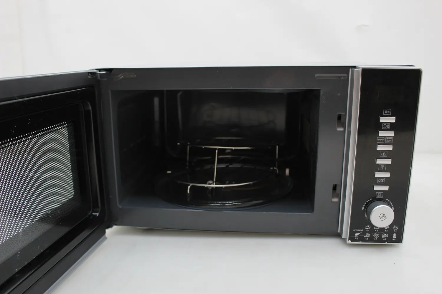 D-Ware Severin Mikrowelle Grill Heßluft 7773 10 Programme 20l Defekware - 4008146041280