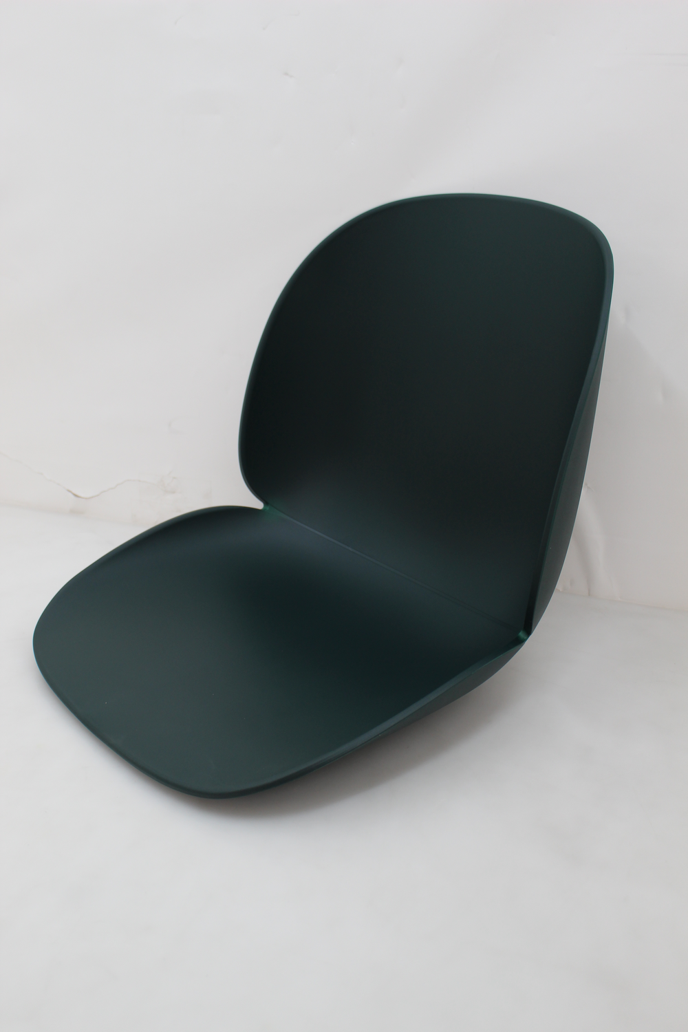 B-Ware Gubi Beetle Stuhl Sitzmöbel Esszimmerstuhl Chair Sitz Dunkelgrün Siehe Text/Foto - 5710902741943