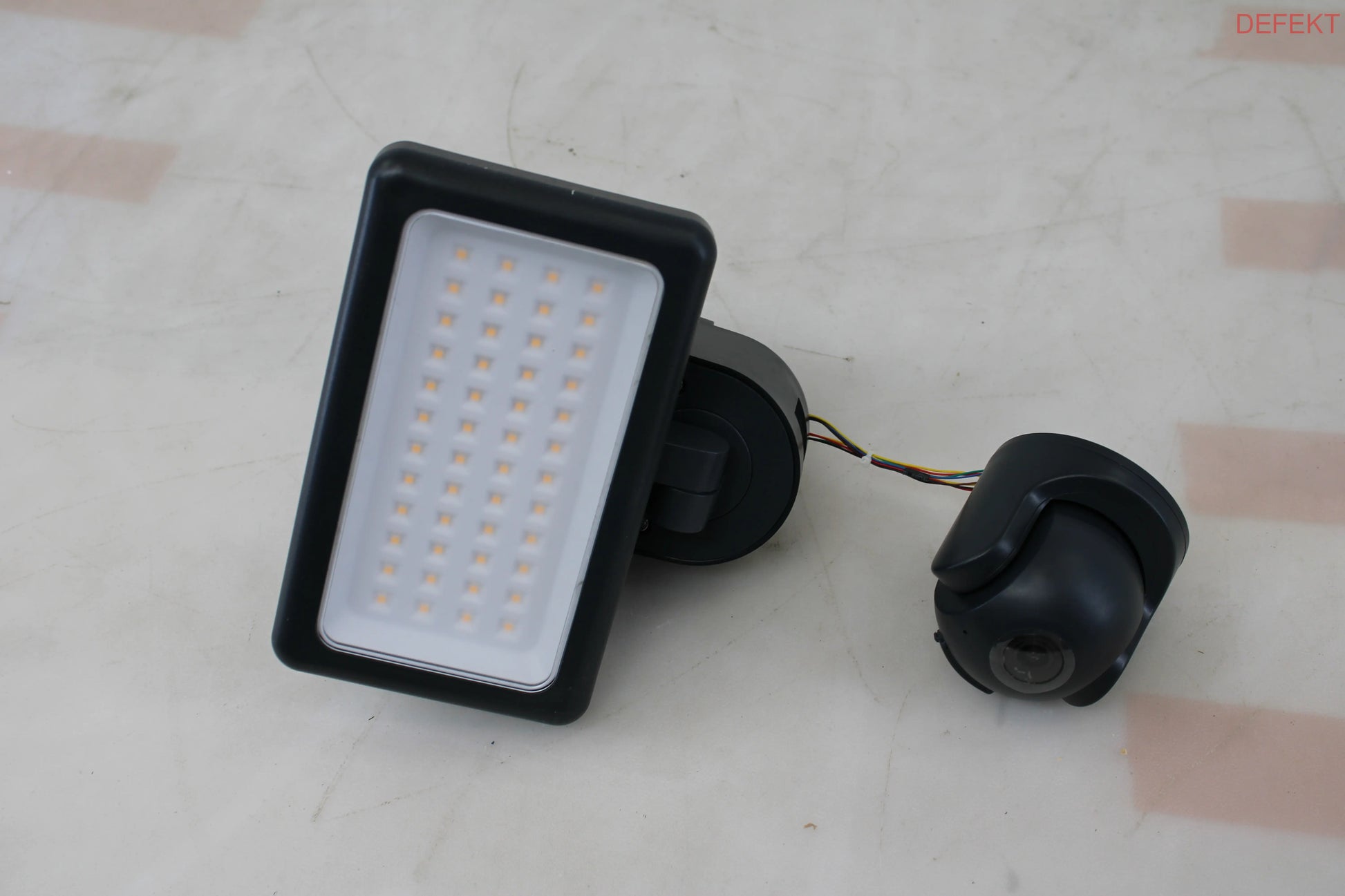D-Ware Ledvance Smart+ Led Außenwandleuchte Leuchte Wi Fi Strahler Kamera Defektware - 4058075564626
