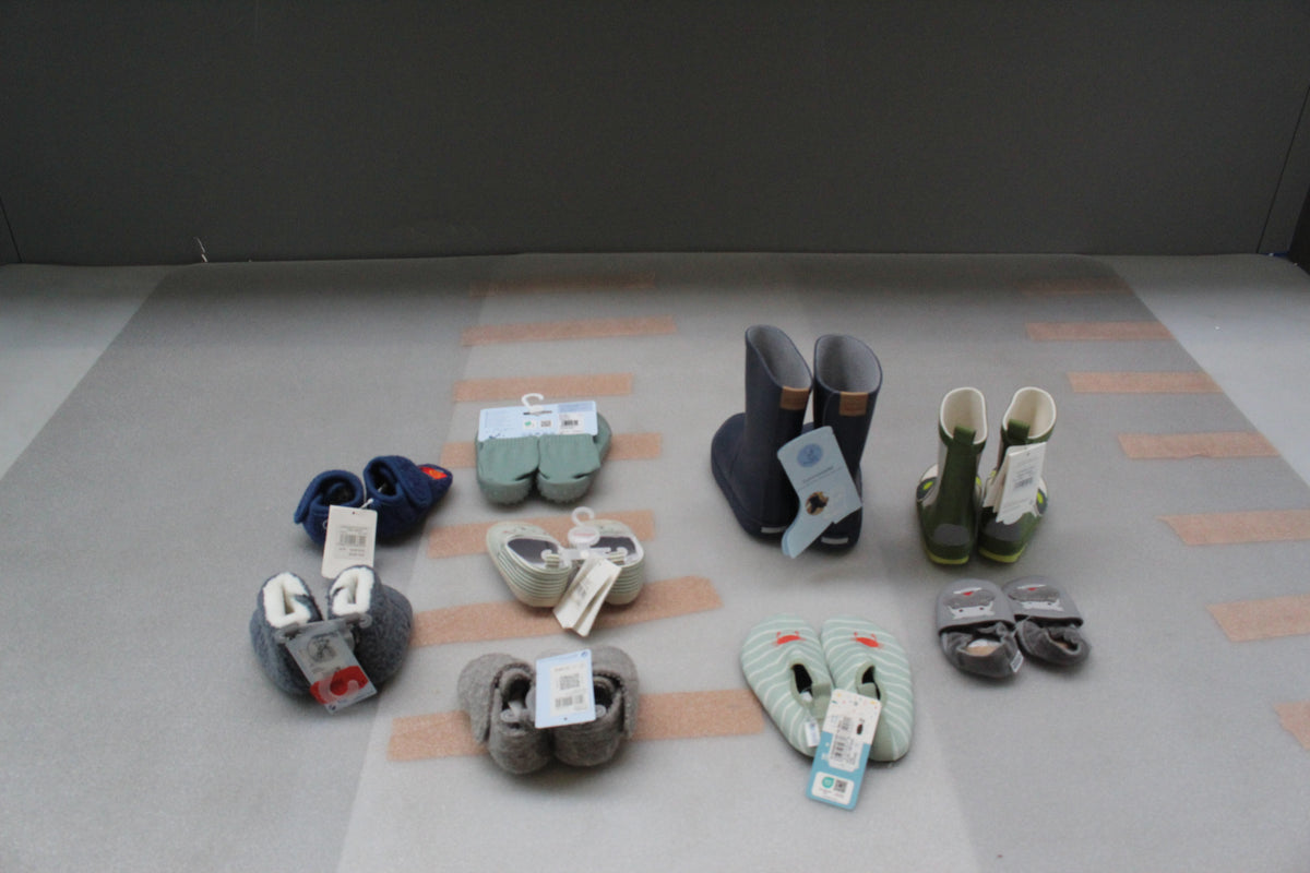 Jungenschuhe Paket 10 Paar Gr. 15-29 Gummistiefel Babyschuhe Badeschuhe - 1