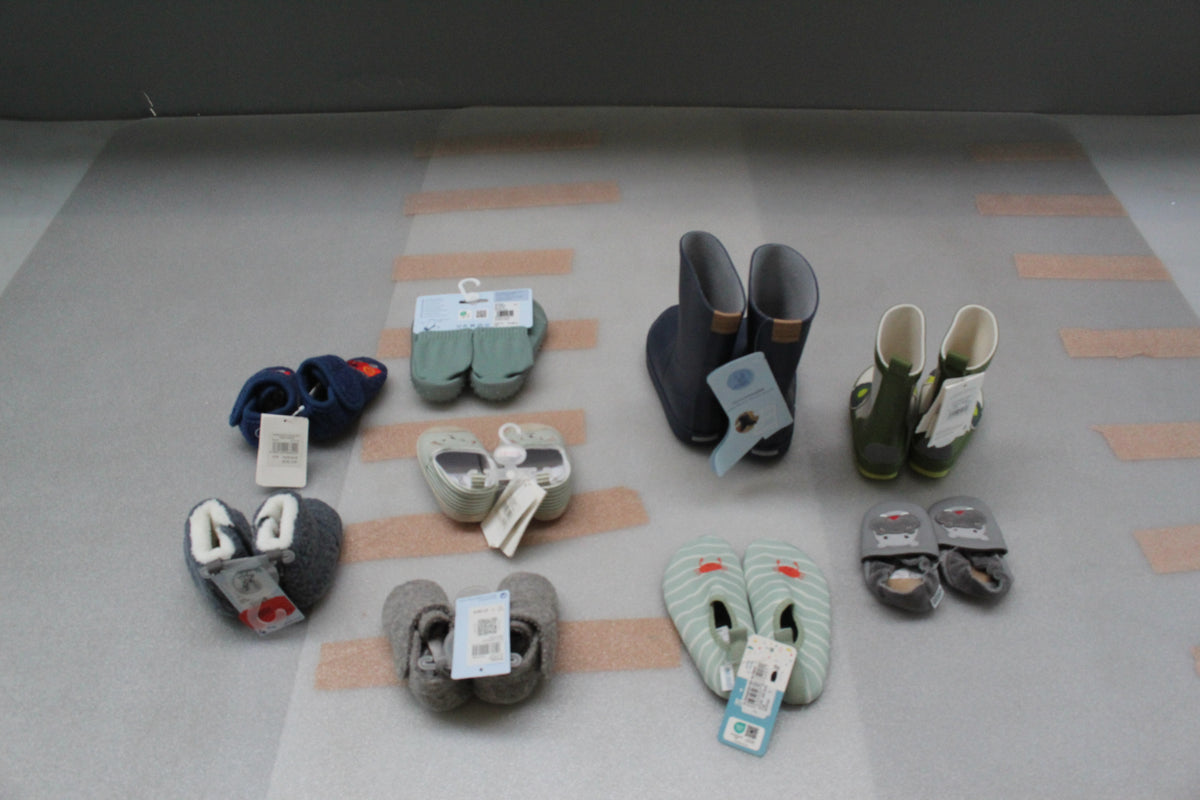 Jungenschuhe Paket 10 Paar Gr. 15-29 Gummistiefel Babyschuhe Badeschuhe - 1