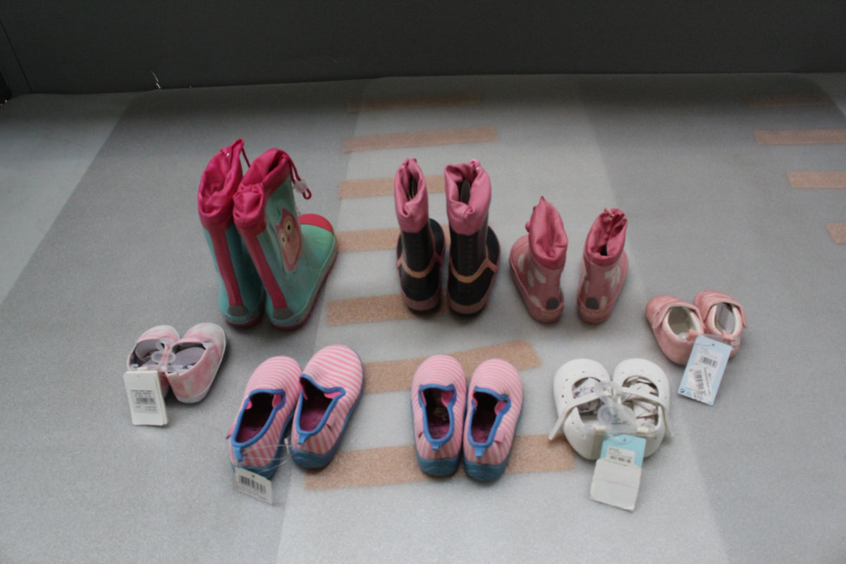 Mädchenschuhe Paket 8 Paar Gr. 17-33 Gummistiefel Hausschuhe Krabbelschuhe - 1
