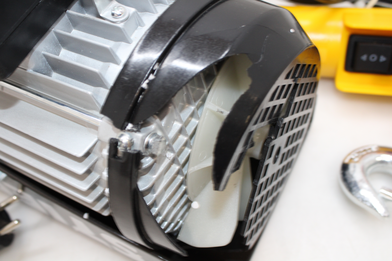 Stier Elektrischer Seilzug Hebezeug Seilwinde Tragkraft 500kg Siehe Text/Fotos B-Ware - 4251709614784