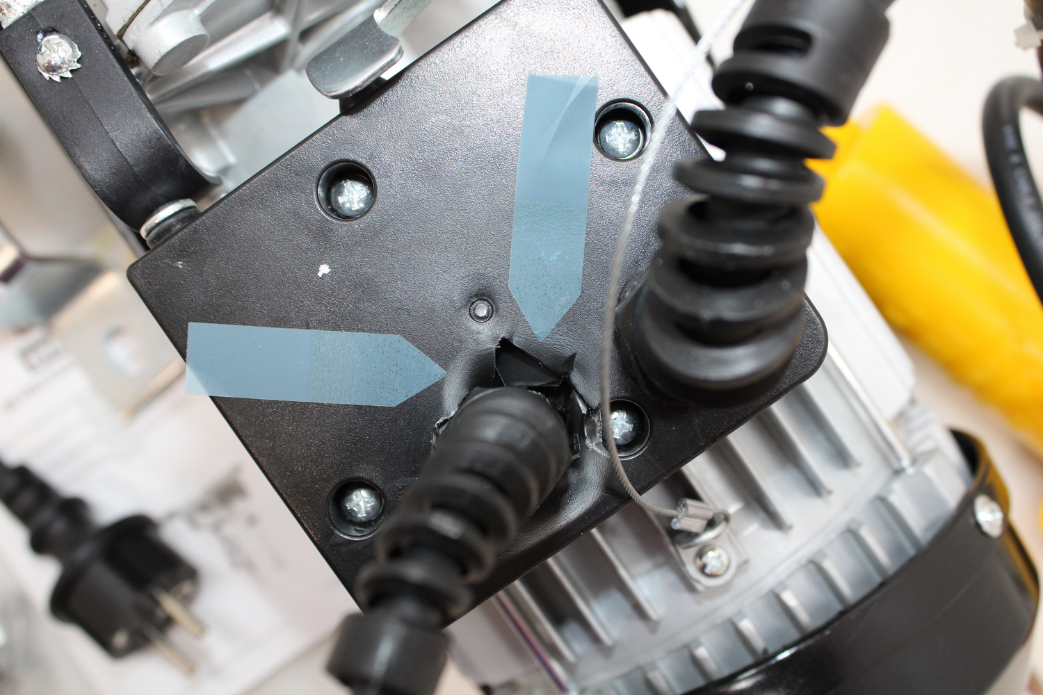 Stier Elektrischer Seilzug Hebezeug Seilwinde Tragkraft 500kg Siehe Text/Fotos B-Ware - 4251709614784