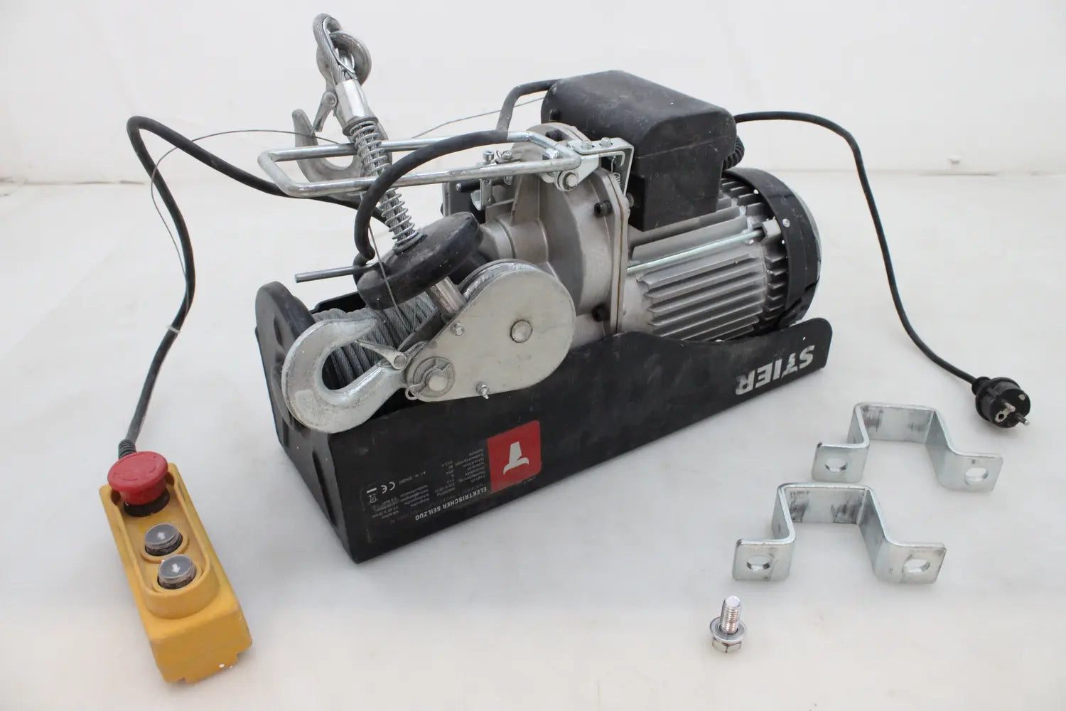 D-Ware Stier Elektrischer Seilzug Motorseilzug Seilwinde Tragkraft 999 Kg 1600 W Defekt - 4251709614791