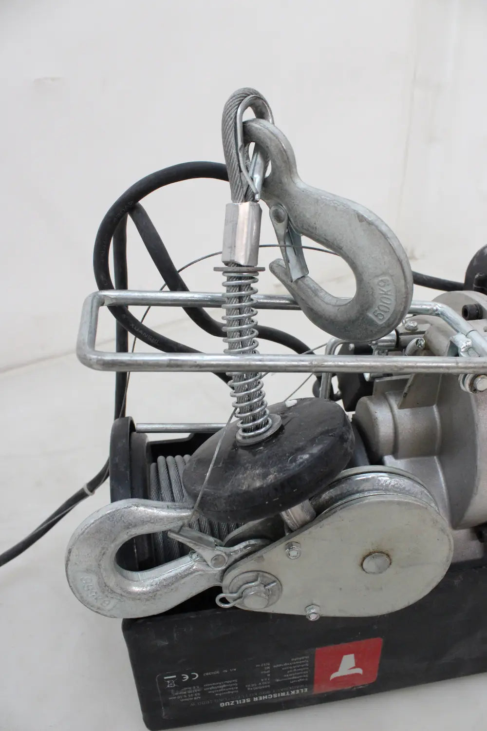 D-Ware Stier Elektrischer Seilzug Motorseilzug Seilwinde Tragkraft 999 Kg 1600 W Defekt - 4251709614791