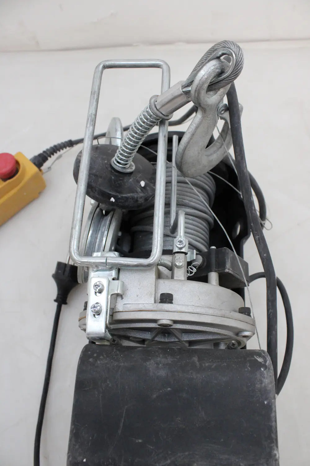 D-Ware Stier Elektrischer Seilzug Motorseilzug Seilwinde Tragkraft 999 Kg 1600 W Defekt - 4251709614791