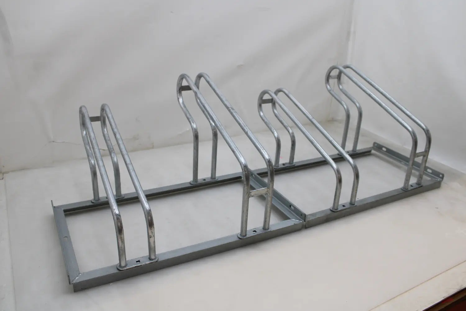 Stier Fahrradständer Halterung Fahrradaufbewahrung Für 4 Räder Verzinkt B-Ware - 4251709616986