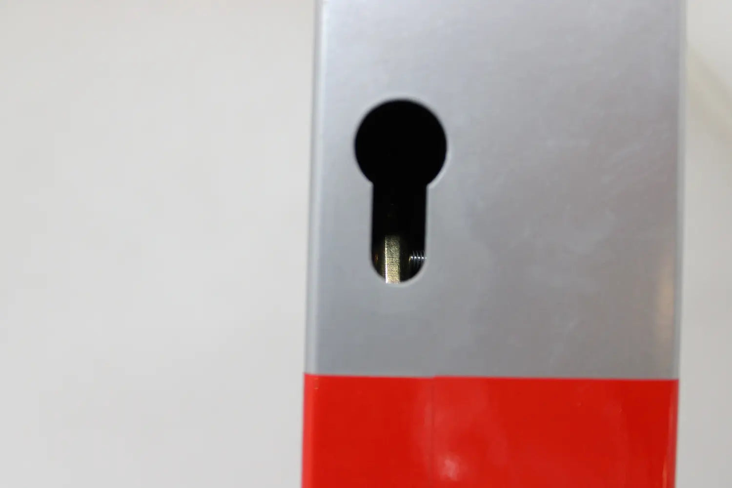 D-Ware Stier Parkbügel Parkplatzsperre Zylinderschloss 512x775x190mm Defektware514 - 4251709623397