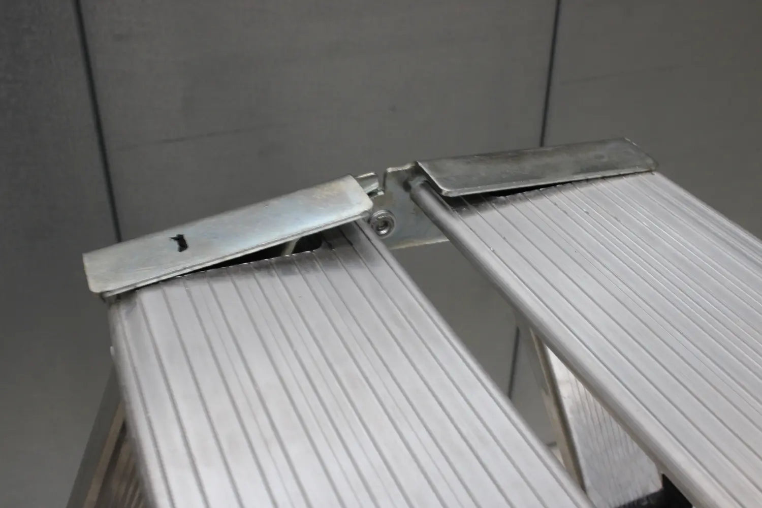 B-Ware Stier Stehleiter Trittleiter Leiter 2x6 Beidseitig Begehbar Siehe Text/Foto - 4251709644101