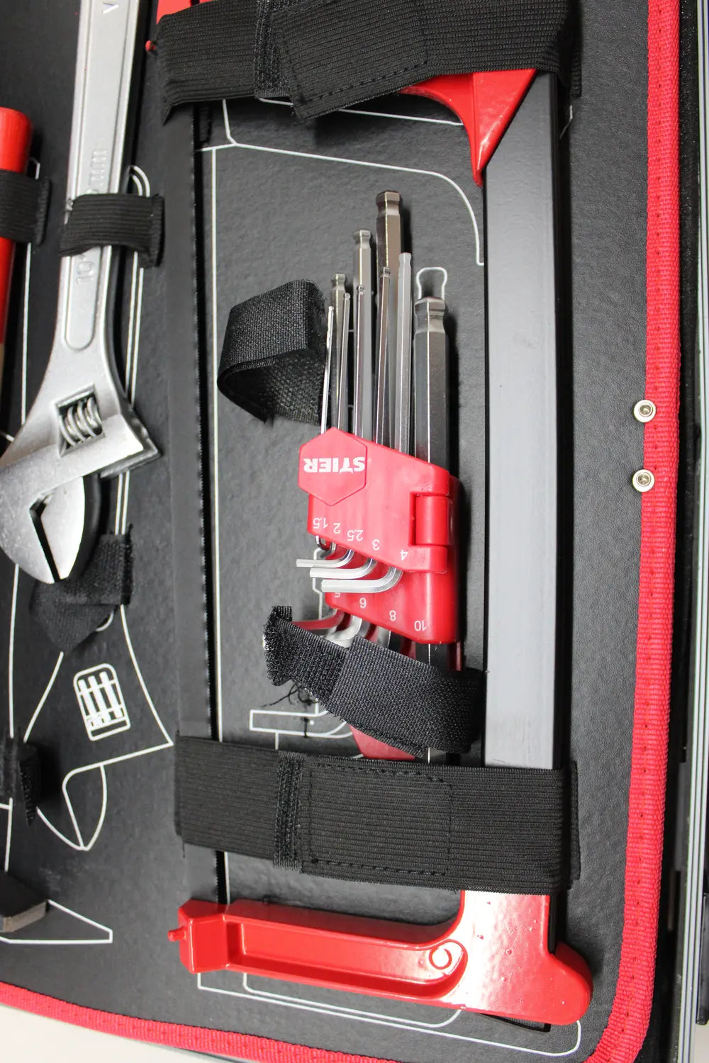 B-Ware Stier Werkzeugsortiment Set Werkzeugkoffer Aluminiumkoffer 135 Teilig  Werkz71 - 4251709612780