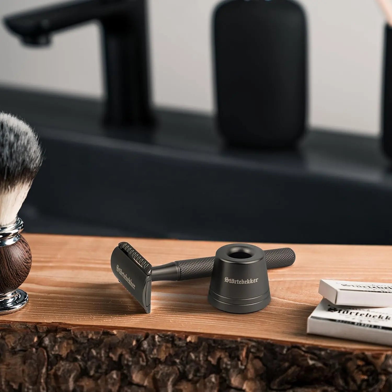 B-Ware Störtebekker Rasierhobel Set Rasierer 10 Klingen Ständer Schwarz Klassisch O660 - 4260554493994