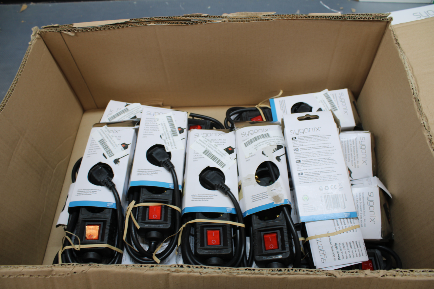 B-Ware Sygonix Sy4890984 Steckdosenleiste Schalter Schutzkontakt 3fach 1,4m 13 Stück - 4064161192383