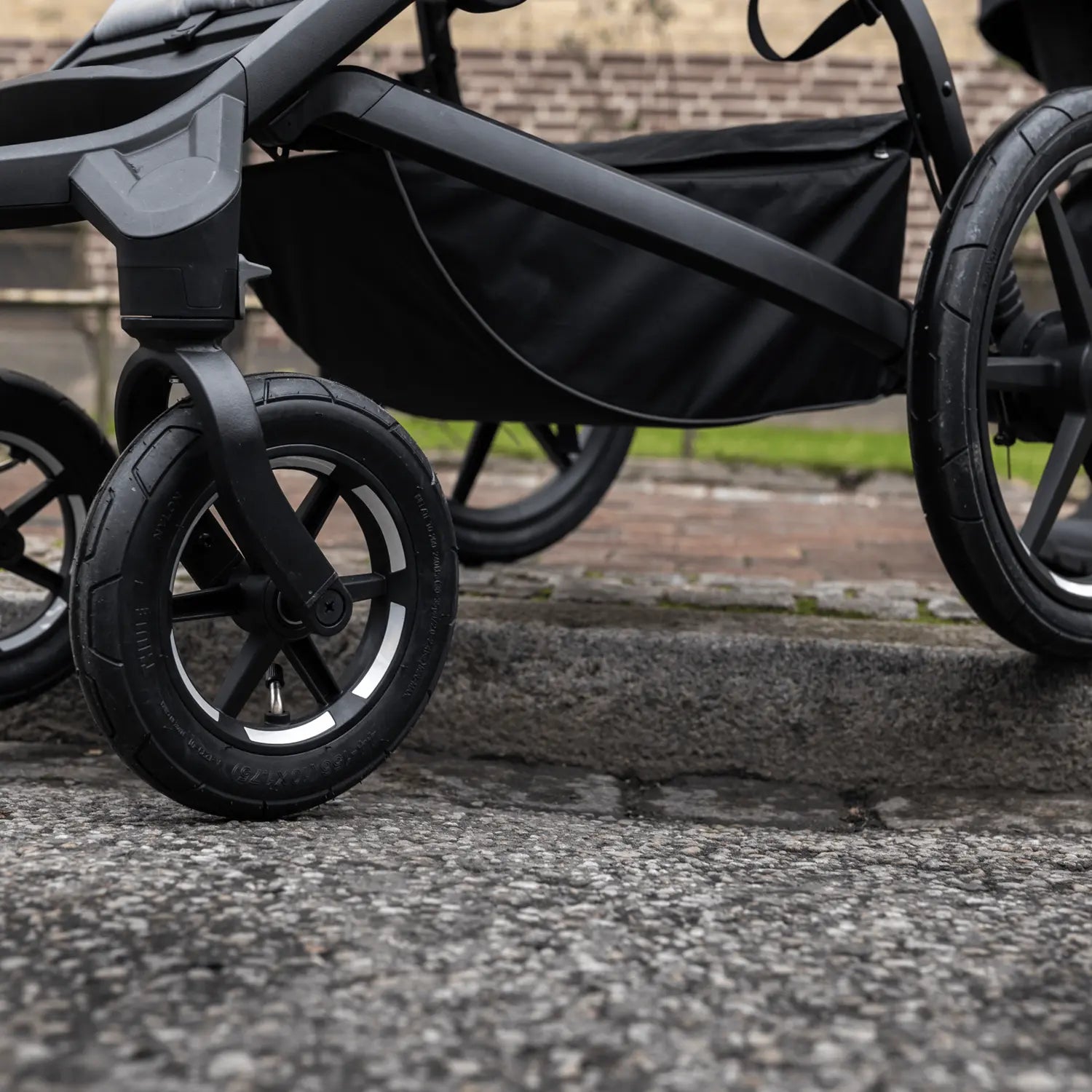 B-Ware Thule Kinderwagen Buggy Urban Glide 4 Wheel Mid Blue Stadtwagen Gelände Blau - 197074566355