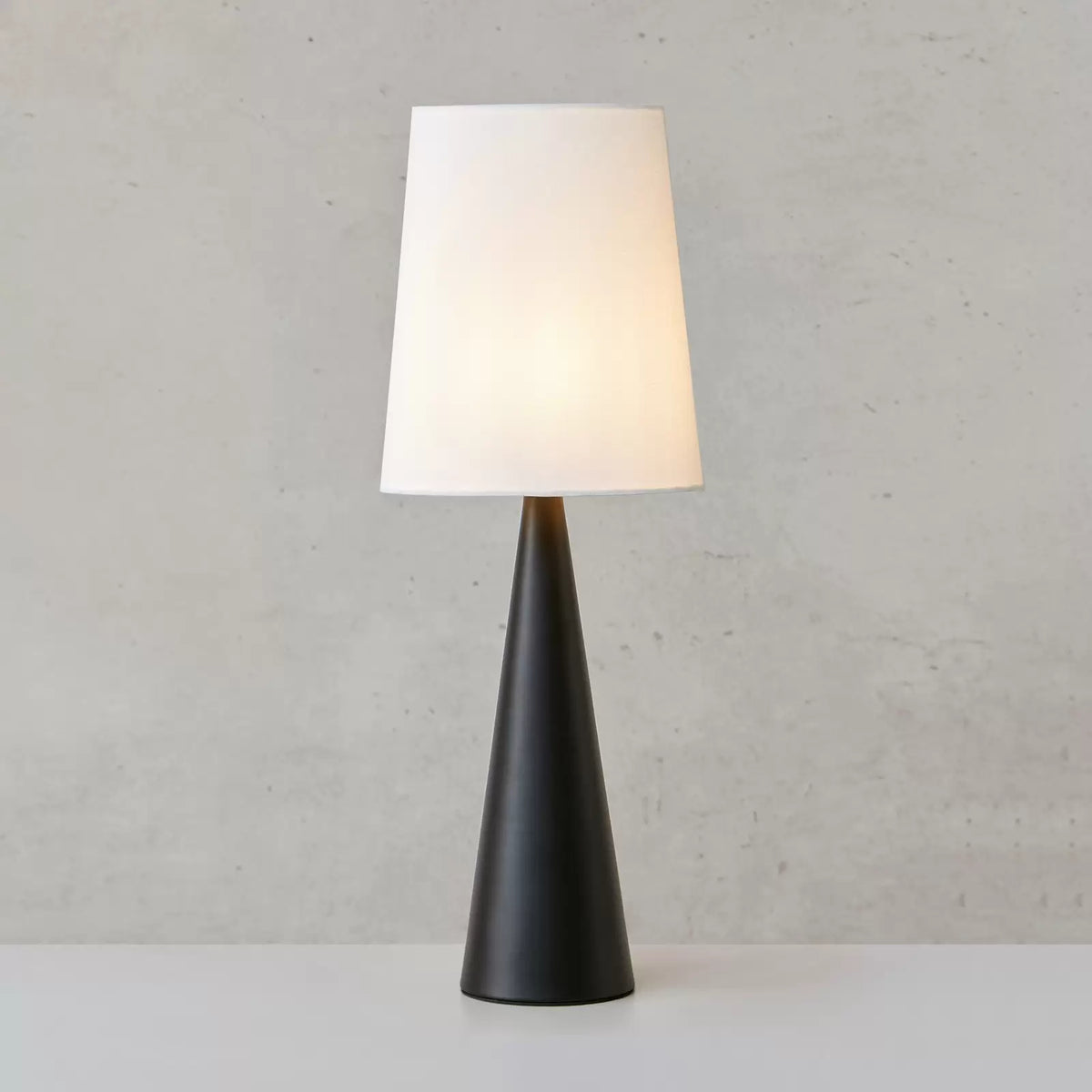 Markslöjd Tischleuchte Conus Tischlampe Tischlicht mit Off-White-Schirm schwarz - 7330024609433