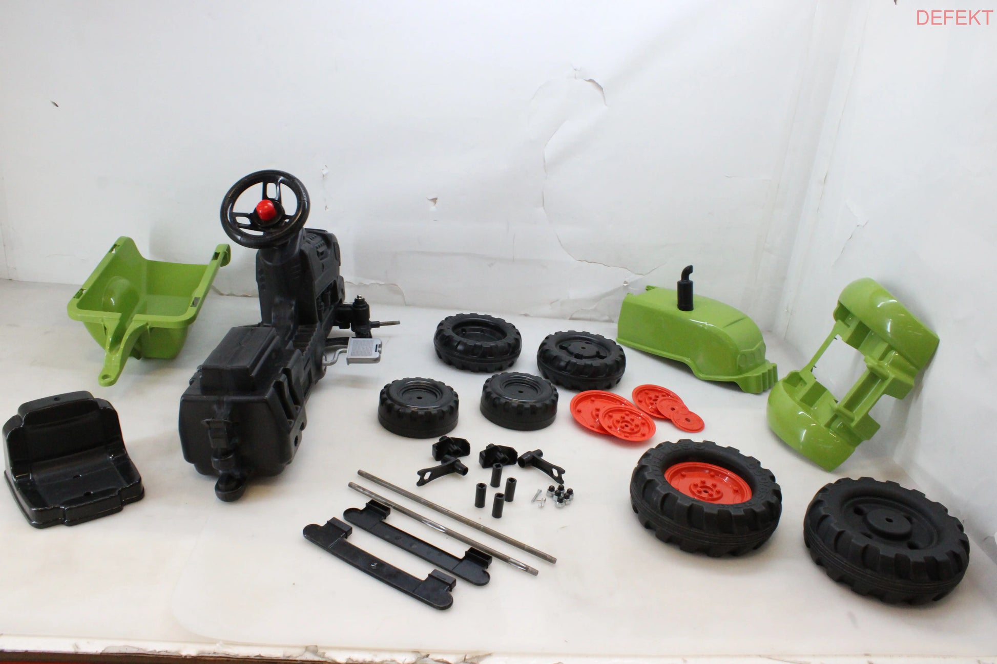 D-Ware Trettraktor Vedes Tret Traktor Claas Anhänger Spielware Defektware - 3016200204138
