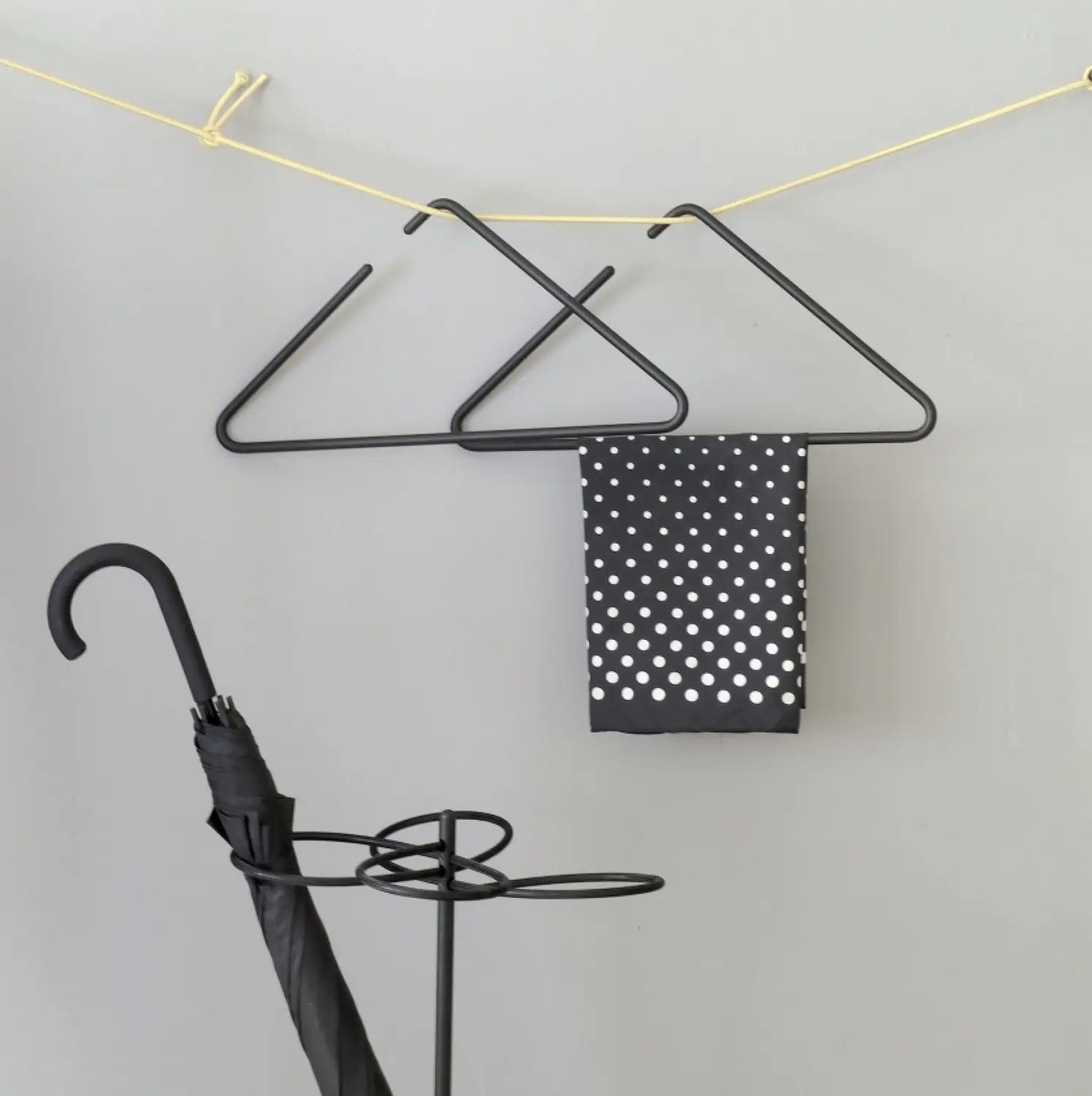 B-Ware Roomsafari Kleiderbügel Bügel Triangle Schwarz Garderobe Aluminium 44 Cm 2 Stück - 4260710810093