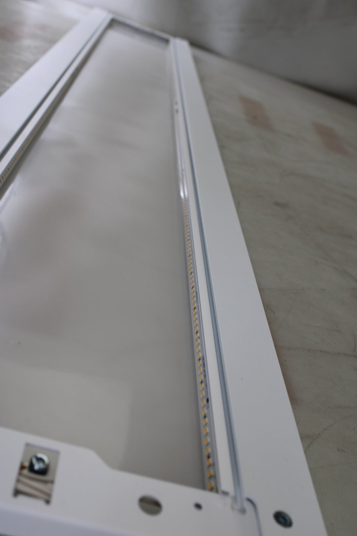 Trilux Pendelleuchte Hängelampe LED Lampe Weiß Aluminium Leuchte SIEHE TEXT/FOTO - 4018242390106