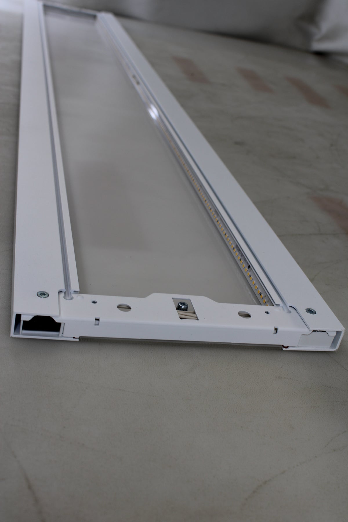 Trilux Pendelleuchte Hängelampe LED Lampe Weiß Aluminium Leuchte SIEHE TEXT/FOTO - 4018242390106