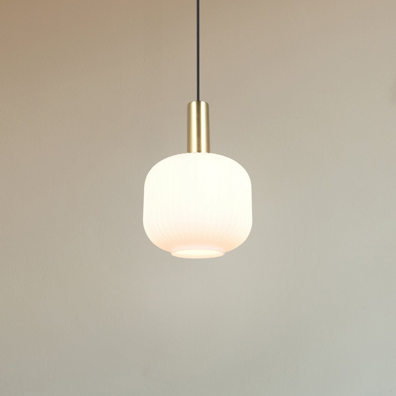 B-Ware Trio Lighting Hängeleuchte Pendelleuchte Diva Messingfarben Opal Metall Glas E27