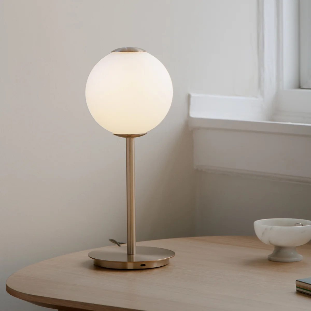 B-Ware Umage Audrey Led Tischleuchte Nachttischlampe Tischlampe Lampe Messing Opalglas  - 5710302022581