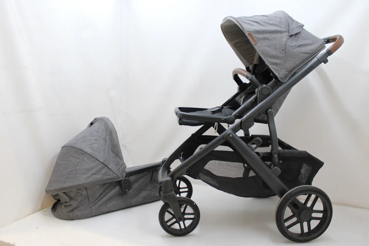 B-Ware Uppababy Vista V2 Kombikinderwagen + V3 Babywanne Set - 1