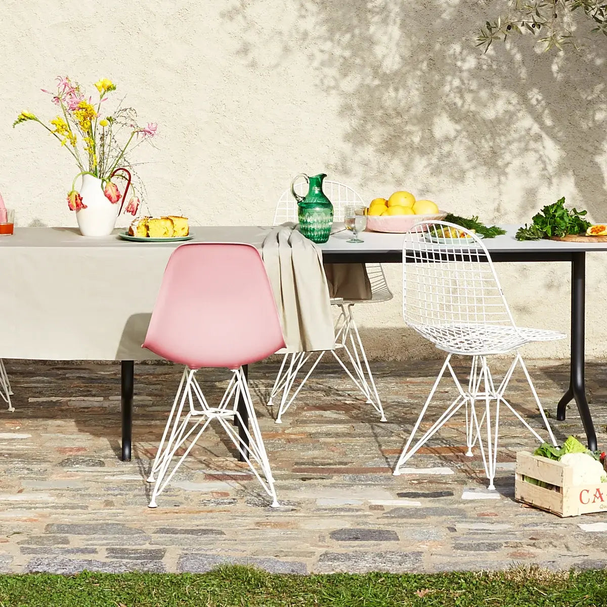 B-Ware Vitra Stuhl Sitzgelegenheit Esszimmerstuhl Kunststoffstuhl Poppy Red Filzgleiter - 4055737189890