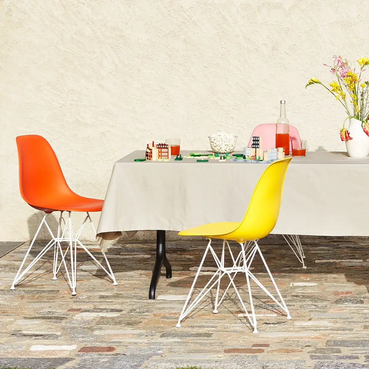 B-Ware Vitra Stuhl Sitzgelegenheit Esszimmerstuhl Kunststoffstuhl Poppy Red Filzgleiter - 4055737189890