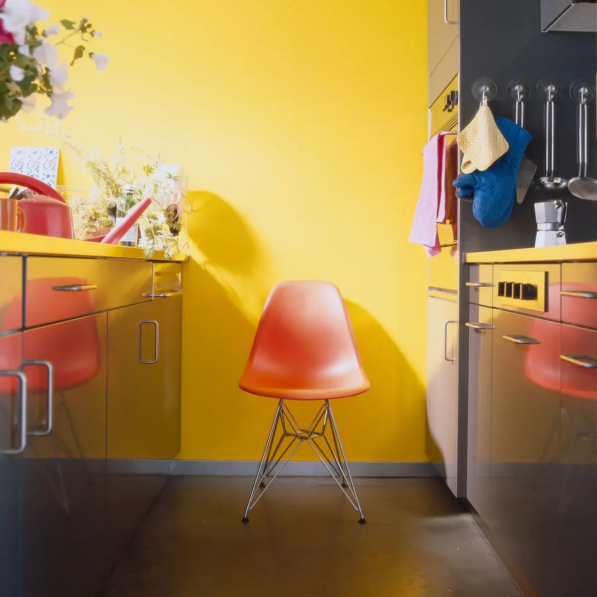 B-Ware Vitra Stuhl Sitzgelegenheit Esszimmerstuhl Kunststoffstuhl Poppy Red Filzgleiter - 4055737189890