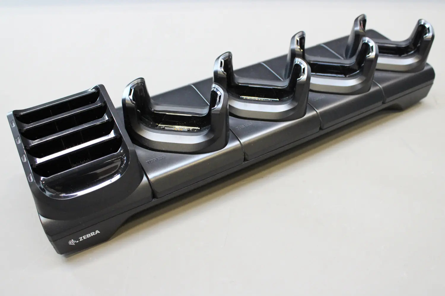 B-Ware Zebra Ladestation Ladegerät Cradle Handheld Batterieladegerät 5 Slot Charge Only - 8596375042919