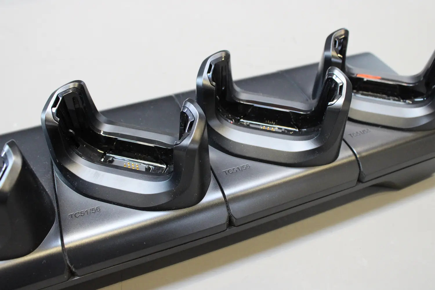 B-Ware Zebra Ladestation Ladegerät Cradle Handheld Batterieladegerät 5 Slot Charge Only - 8596375042919