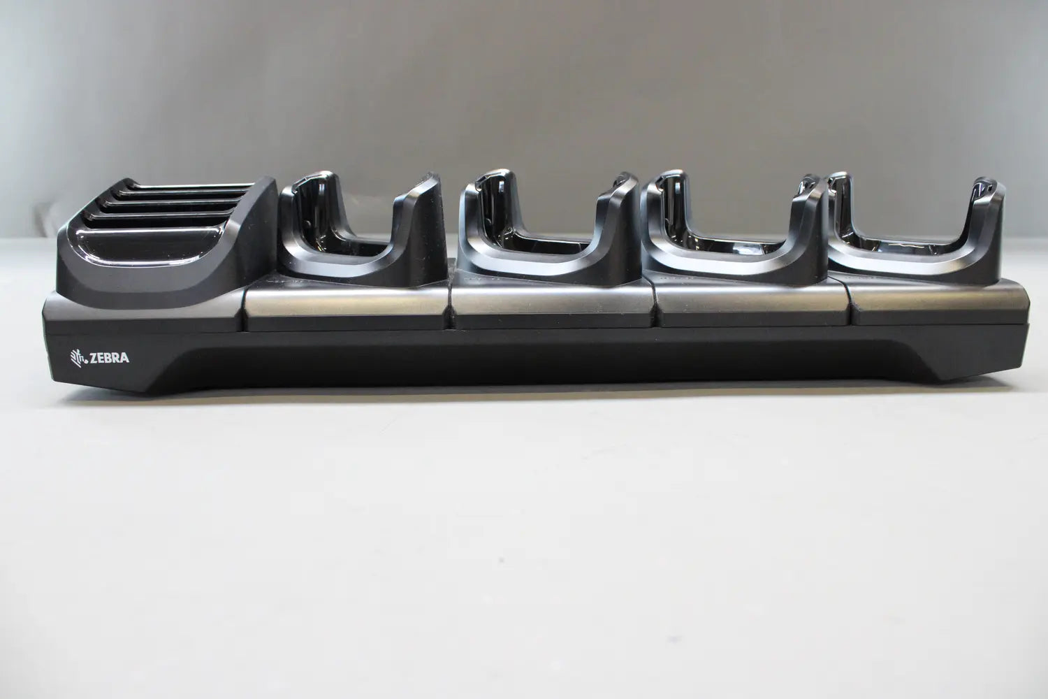 B-Ware Zebra Ladestation Ladegerät Cradle Handheld Batterieladegerät 5 Slot Charge Only - 8596375042919