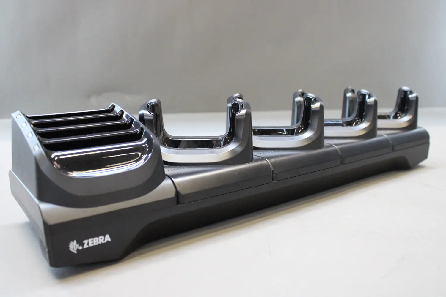 B-Ware Zebra Ladestation Ladegerät Cradle Handheld Batterieladegerät 5 Slot Charge Only - 8596375042919