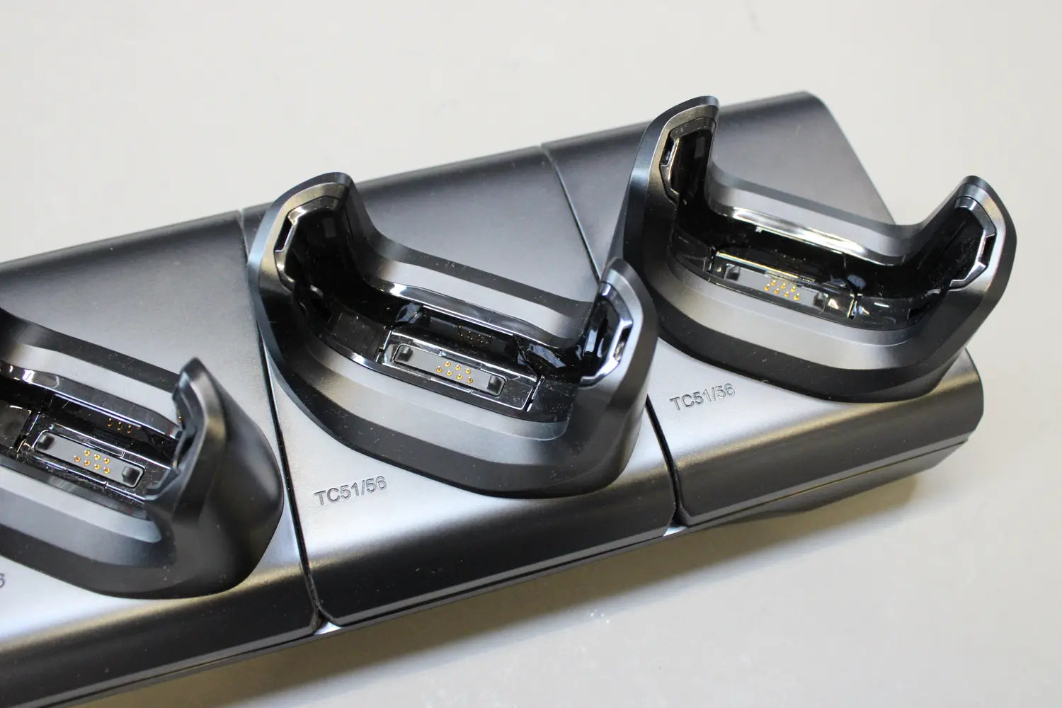 B-Ware Zebra Ladestation Ladegerät Cradle Handheld Batterieladegerät 5 Slot Charge Only - 8596375042919