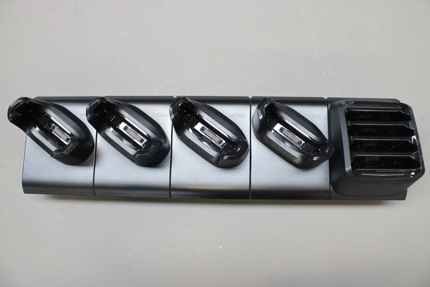 B-Ware Zebra Ladestation Ladegerät Cradle Handheld Batterieladegerät 5 Slot Charge Only - 8596375042919