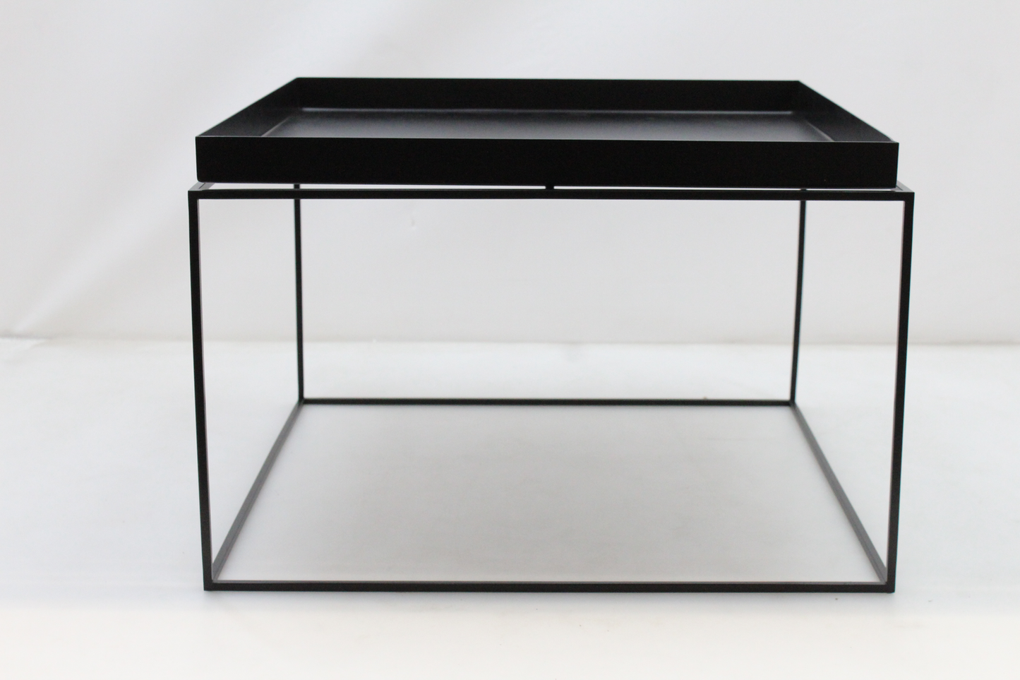 HAY Tray Table Tisch Beistelltisch Couchtisch Sofatisch 60 x 60 cm Stahl schwarz